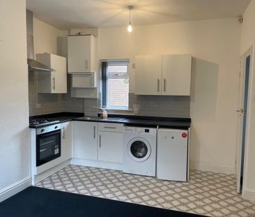 2 bedroom terraced house to rent - Photo 2