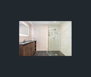 Fully Furnished Studio with Electricity Included - Photo 4