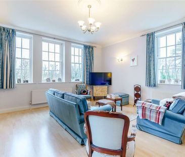 A well-presented apartment with allocated parking. - Photo 1