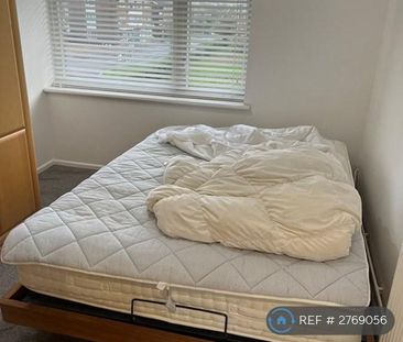 3 bedroom flat to rent - Photo 4