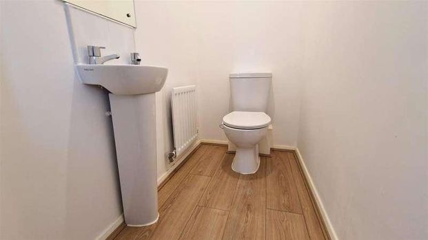 Lakeside North, Scunthorpe, DN16 - Photo 1