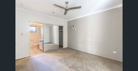 MASSIVE 4 BEDROOM FAMILY HOME IN GREENVIEW ESTATE - Photo 2