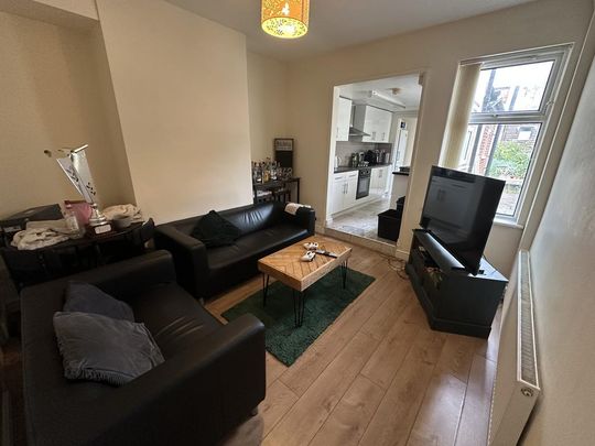 4 bedroom terraced house to rent - Photo 1