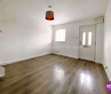 Water Lane, Purfleet On Thames, RM19 - Photo 2