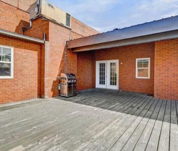 Grand 3 1/2 sur deux étage - 104 rue Ste-Cécile - Photo 1