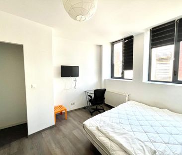 Location Appartement 6 pièces 117m² LILLE 59000 - Photo 4