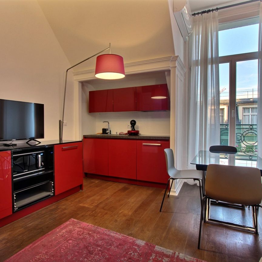 Location appartement 2 pièces à Paris, Avenue des Champs-Élysées - Photo 1