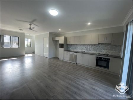 A/C in Every Room! Huge Townhouse! - Photo 3