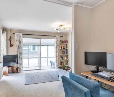 Tidy And Spacious Two Bedroom Unit - Photo 1