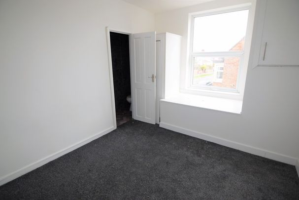 To Let 1 Bed Flat - Photo 1