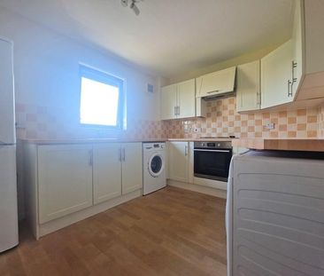 3 bedroom flat to rent - Photo 6
