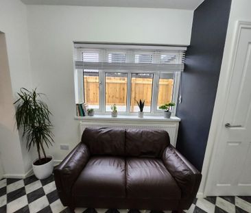 1 bedroom in a house share to rent - Photo 4