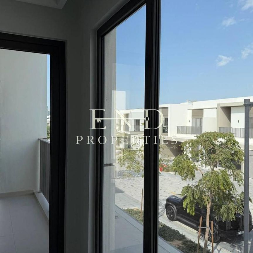 Brand New | Close to Pool | Agent Onsite | Vacant - Photo 1