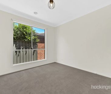 Beautiful spacious family home in heart of Wollert - Photo 3