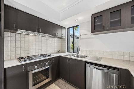 Spacious Unfurnished Townhouse in a Great Location - Photo 5