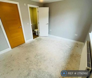 4 bedroom end of terrace house to rent - Photo 1