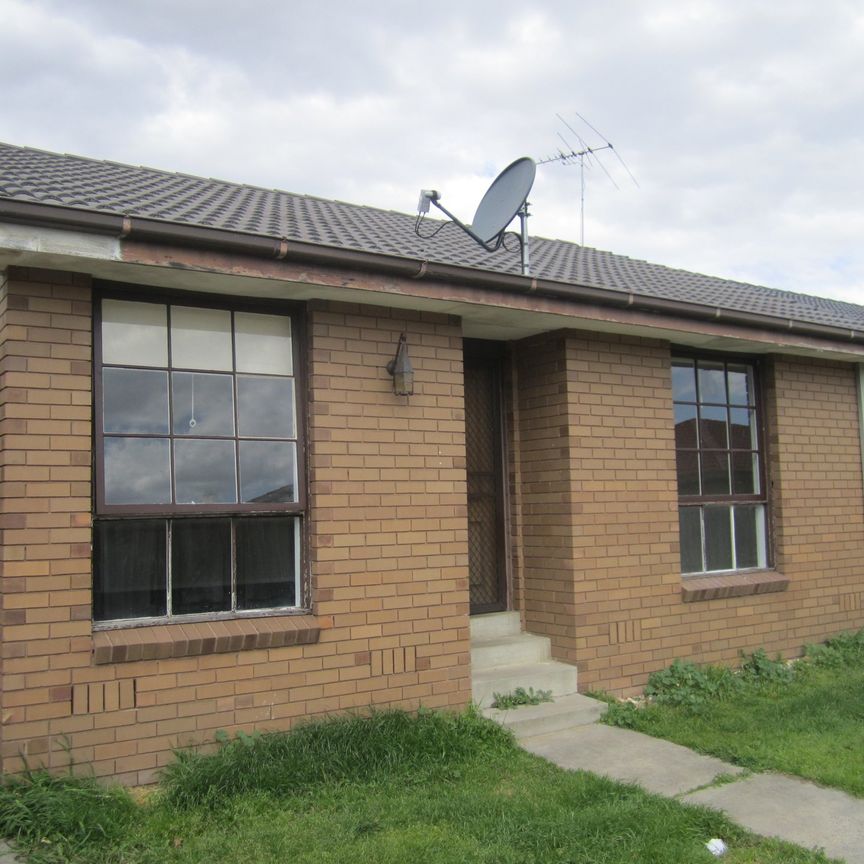 Charming Unit Nestled in Quiet Block - Photo 1