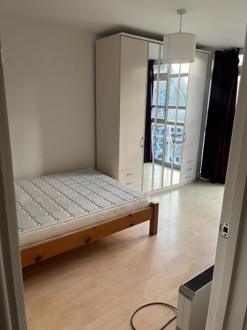 1 Bed Flat, Grantham Court, SE16 - Photo 2