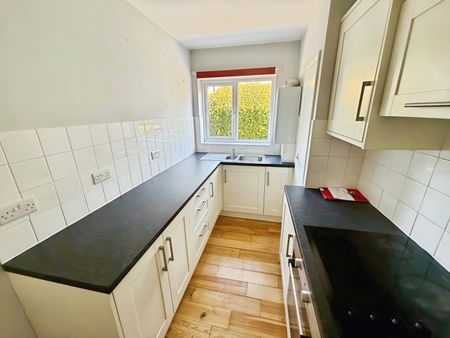 2 bedroom apartment to rent Eastbourne Road, Eastbourne, BN20 - Photo 4