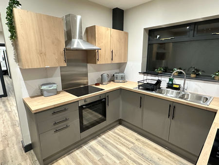 Church Street Room 3 - Photo 3