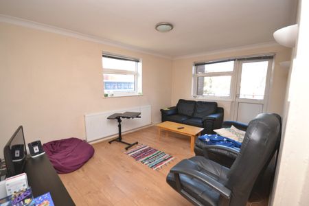 3 bed Flat for Rent - Photo 4