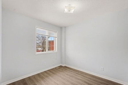 For Lease - 70 Cohen Avenue, Kanata, Ontario - Photo 5
