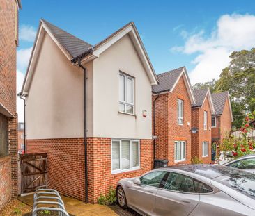 2 bedroom house to rent Dairy Court, Burgess Hill, West Sussex, RH15 - Photo 1