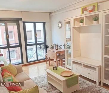 Alquiler de piso en Avenida de Pumarín - Photo 2