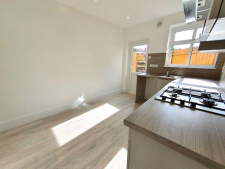 2 bedroom terraced house to rent - Photo 4