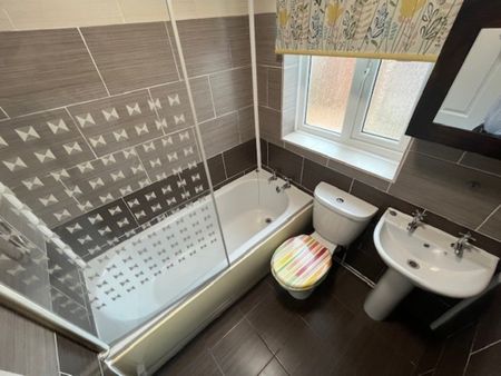 Victoria Parade, Preston - Photo 5