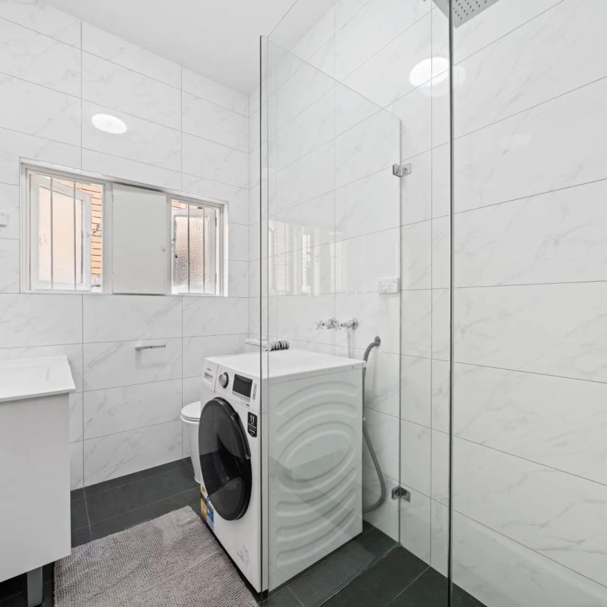 Modern & Spacious Two Bedroom Apartment in Convenient Location - Photo 1