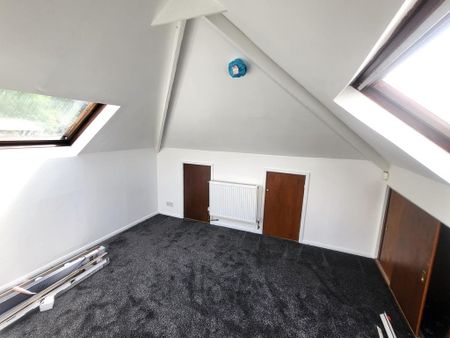 2 bedroom semi-detached bungalow to rent - Photo 2