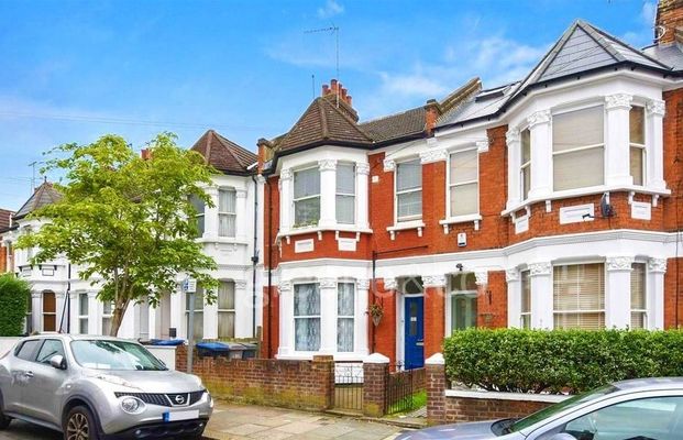 Room in a Shared House, Pine Road, NW2 - Photo 1