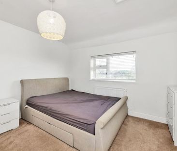 3 bedroom end of terrace house to rent - Photo 4