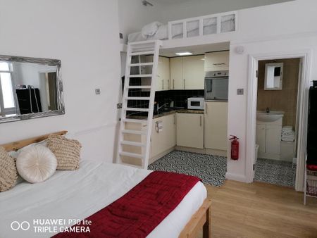 Studio to rent - Photo 2