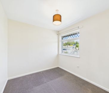 Three bed mid-terraced house to rent in St. Leonards Road, Launcest... - Photo 3