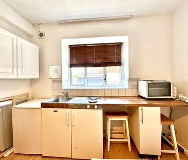 Holloway Road, Islington, London, N7 - Photo 3