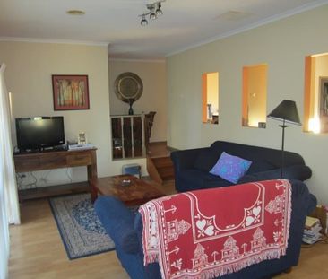 Light-Filled Family Home in a Quiet Battle-Axe Position - Photo 2