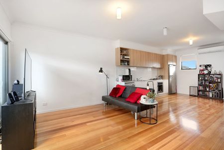 2/274 Ballarat Road, Footscray, VIC 3011 - Photo 2