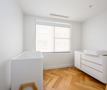 Contemporary & Elegant Coastal Apartment - Photo 2