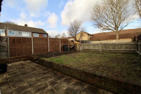 2 Bedroom Maisonette - Garden To Let - Photo 2