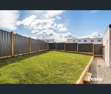 5 Masquerade Road, Berwick, Vic 3806 - Photo 4