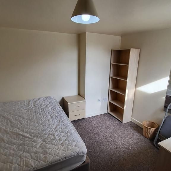 1 bedroom in a house share to rent - Photo 1