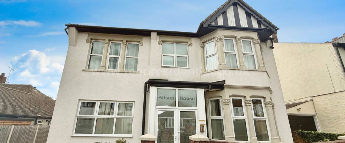 Standown Avenue, Westcliff On Sea - Photo 1