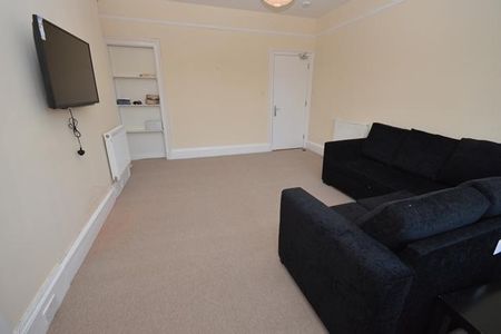 4 bedroom flat share to rent - Photo 3
