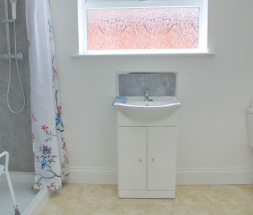 2 bedroom detached bungalow to rent - Photo 1