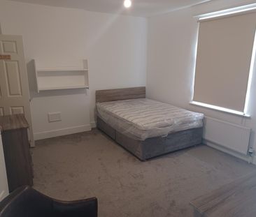 Room in a Shared Flat, Cambridge Avenue, NW6 - Photo 3