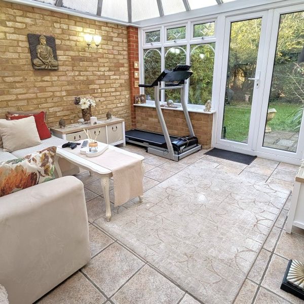 Chobham Road, Woking - 3 bedrooms Property for lettings - Seymours - Photo 1