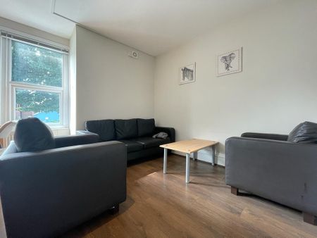 6 bedroom terraced house to rent - Photo 2