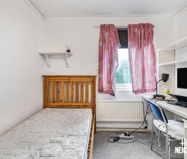 4 bedroom end of terrace house to rent - Photo 4